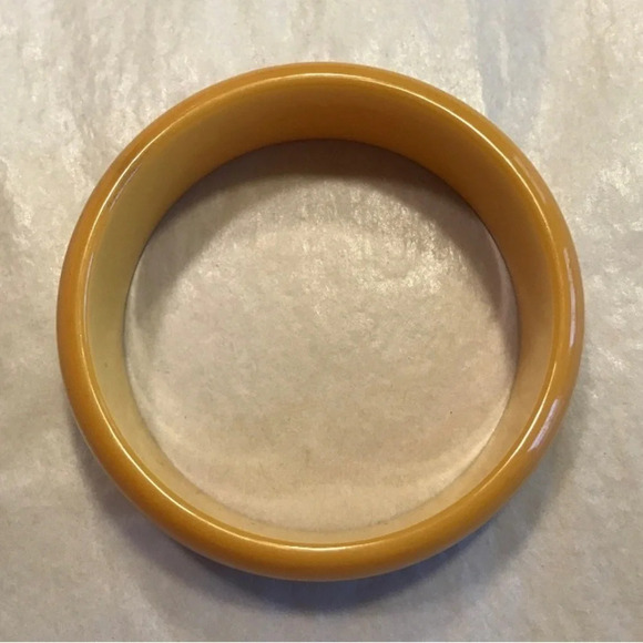 BAKELITE Vintage 1940s Two-Tone Butterscotch Dome-Shaped Bangle Bracelet - Picture 2 of 4